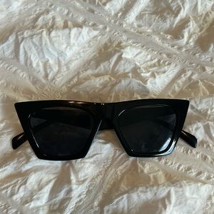 Trendy chunky black sunglasses